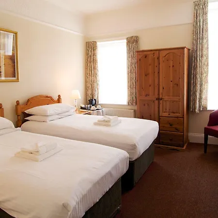 Atlantic House בית הארחה 4*